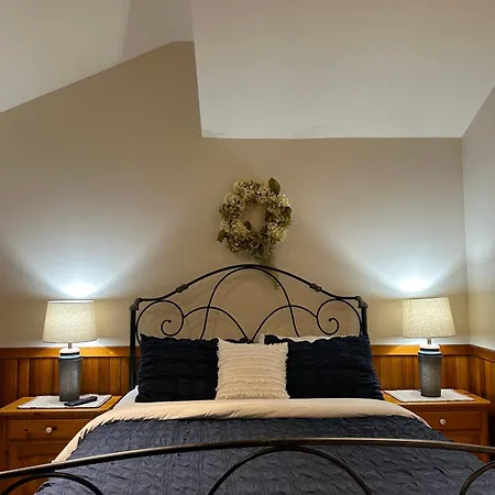 Cozy Guest House Close To Wasaga Beach & Blue Mtn Nottawa Exterior photo