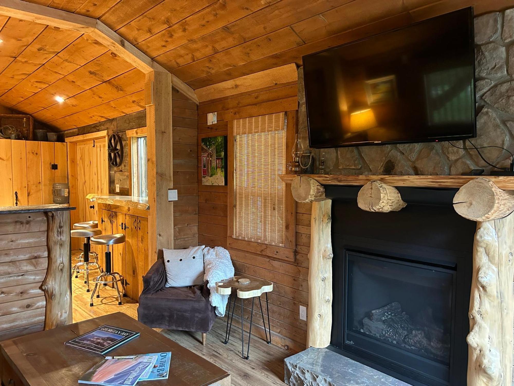 Cozy Close To Wasaga & Blue Mtn *