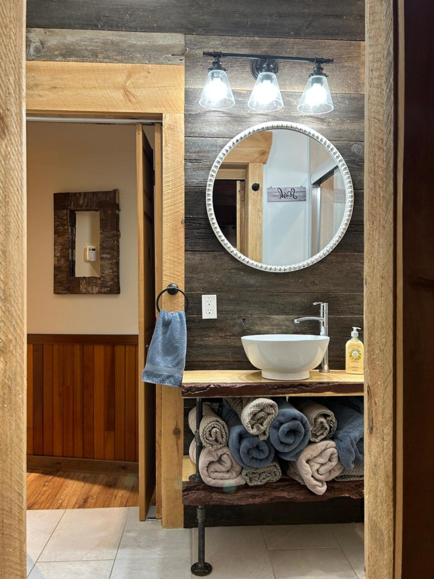 Cozy Close To Wasaga & Blue Mtn *