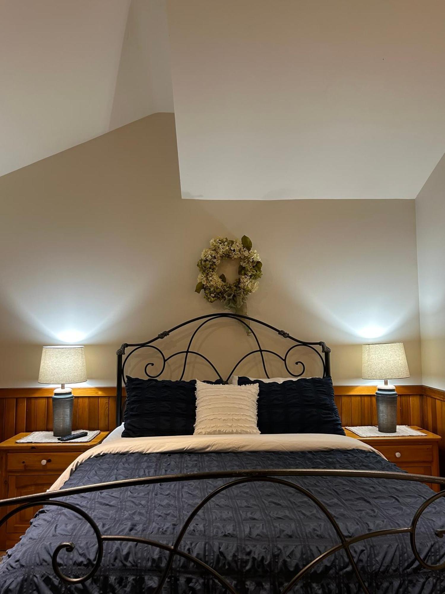 Cozy Close To Wasaga & Blue Mtn